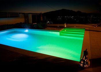 https://www.ledbox.es/lamparas-bombillas-led-par/lampara-led-slim-par56-para-piscinas-12v-ac-dc-ip68-35w-rgb