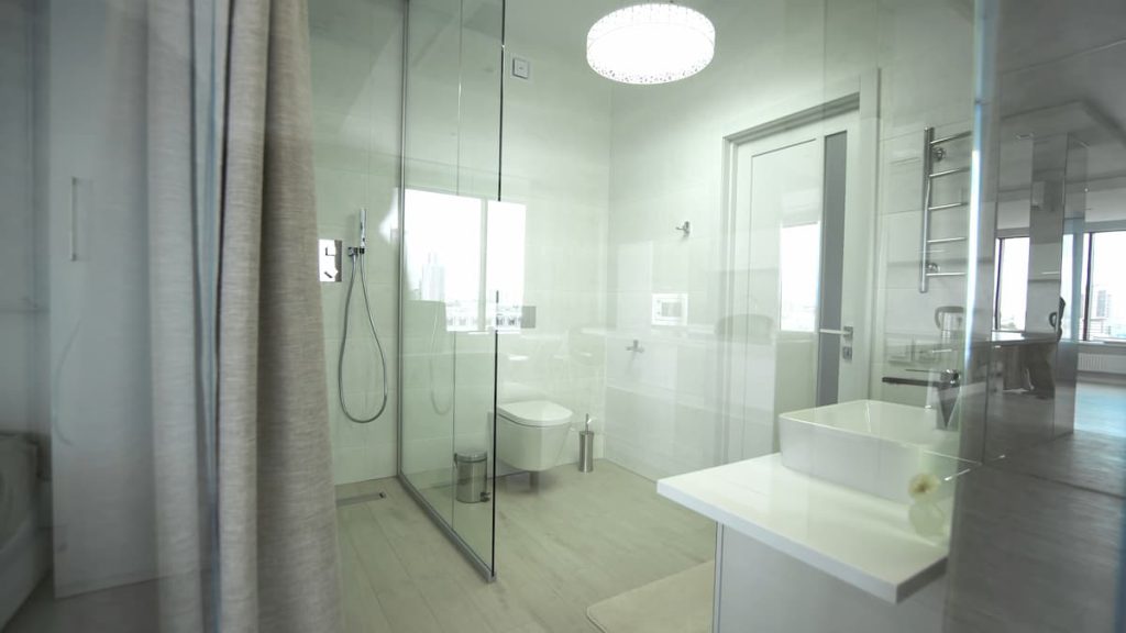 Iluminación LED en el baño: Cómo transformar tus mamparas de ducha con creatividad y eficiencia 3 Iluminación LED en el baño